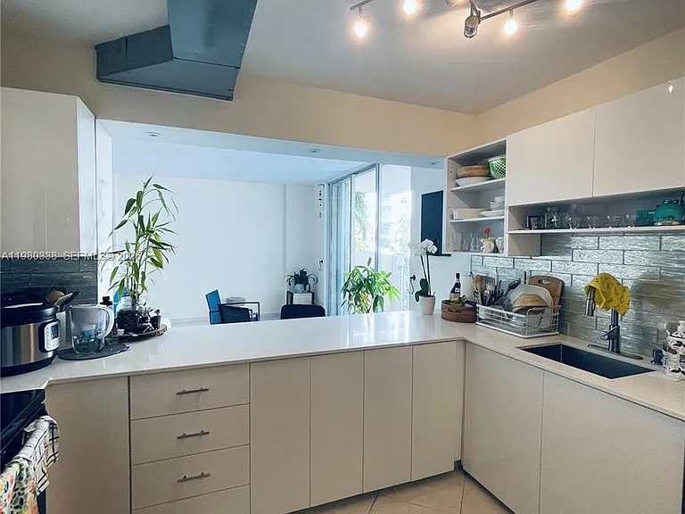 11111 Biscayne Blvd #4E — Photo 8