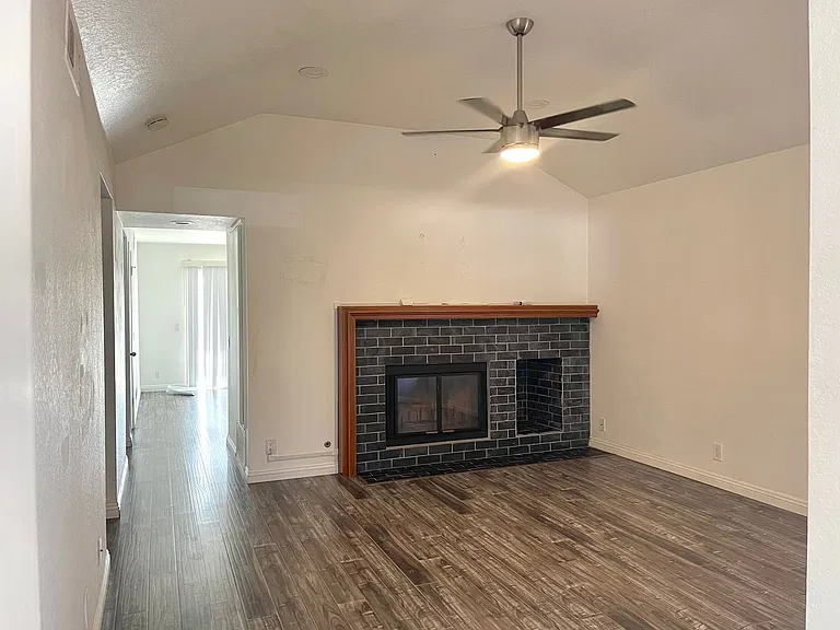 7521 Brookside Rd — Photo 2