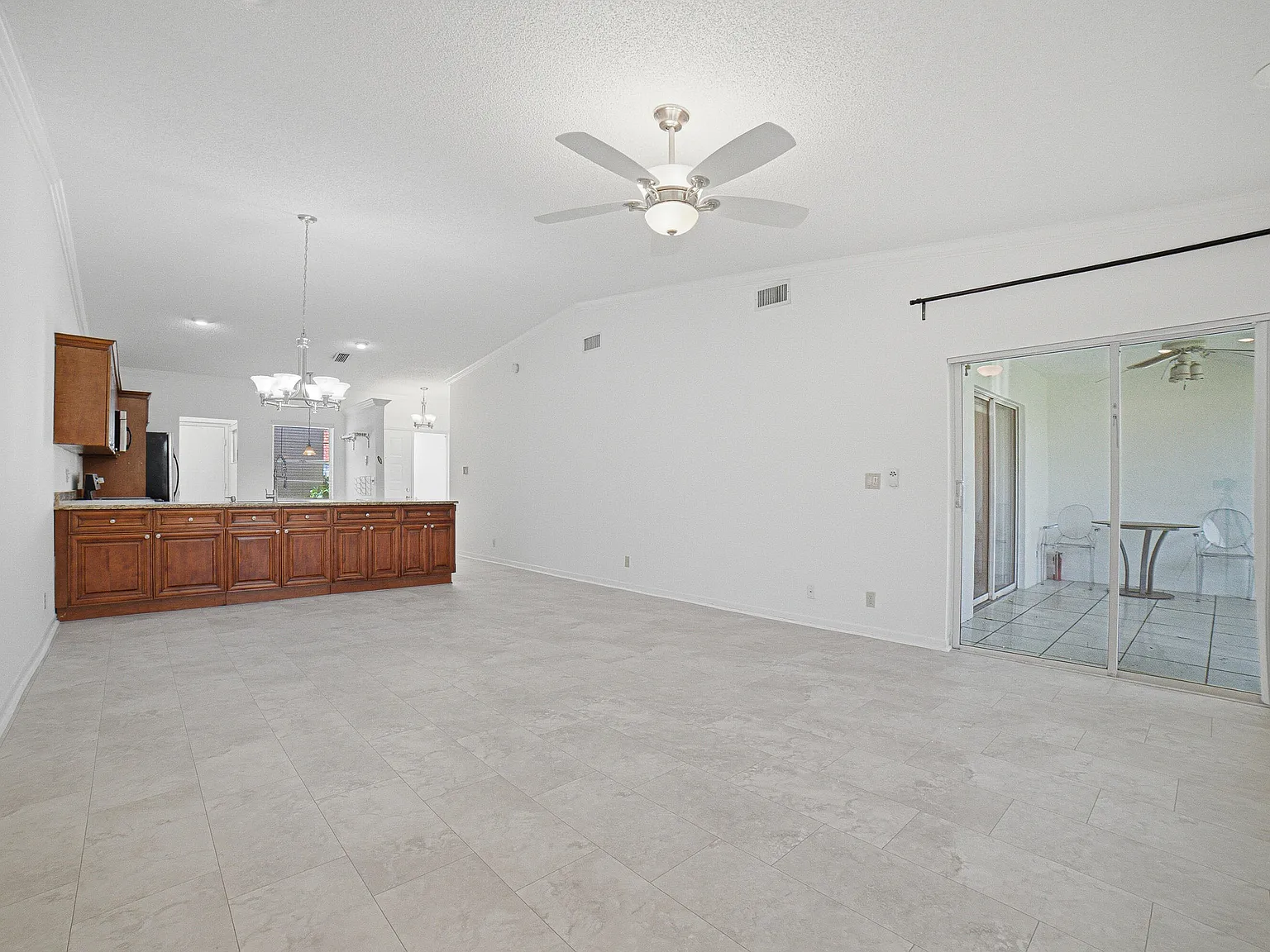2 bed, 2.0 bath, 1311 sqft, $3,000 — Photo 3
