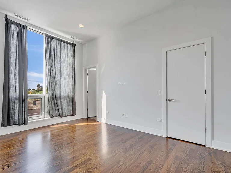 2353 N Seeley Ave #3S — Photo 13