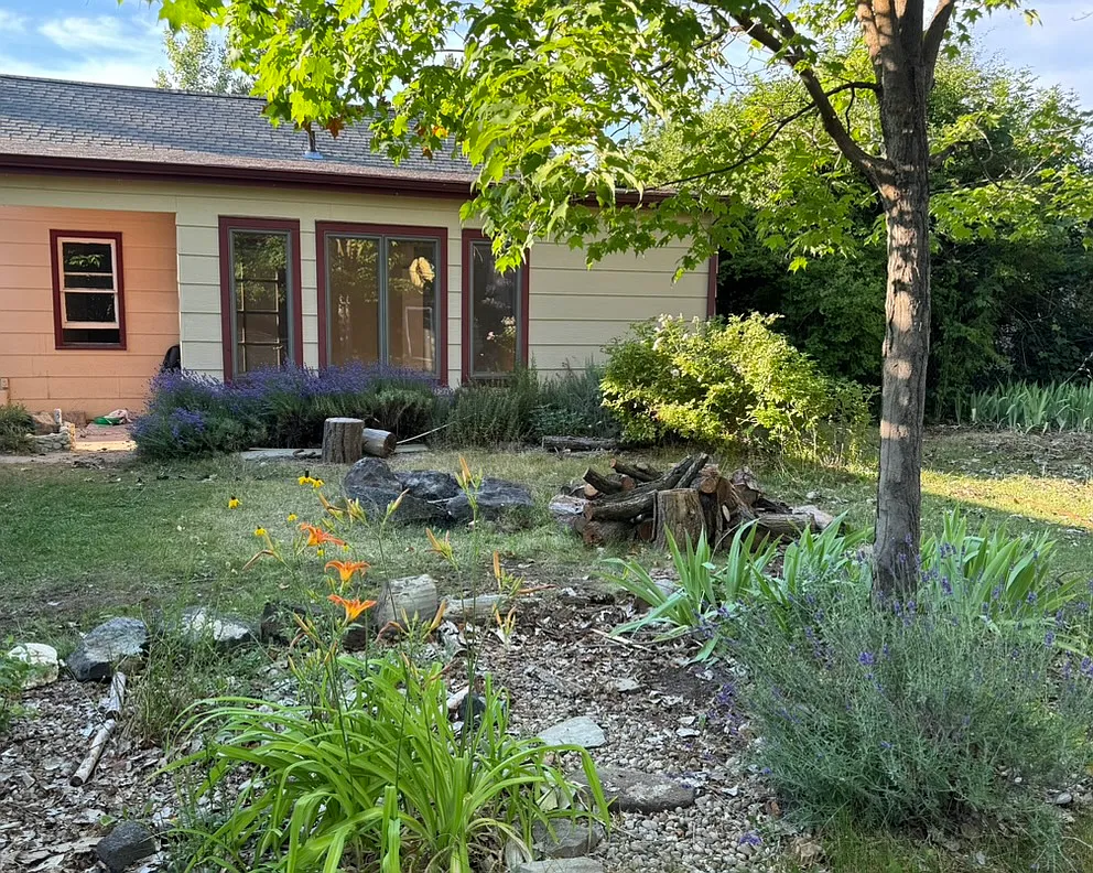 3 bed, 1190 sqft, $2,200 — Photo 1