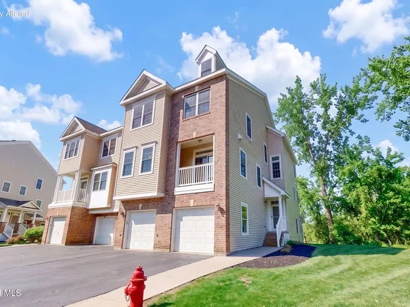 14203 Admirals Walk Drive, Cohoes, NY 12047