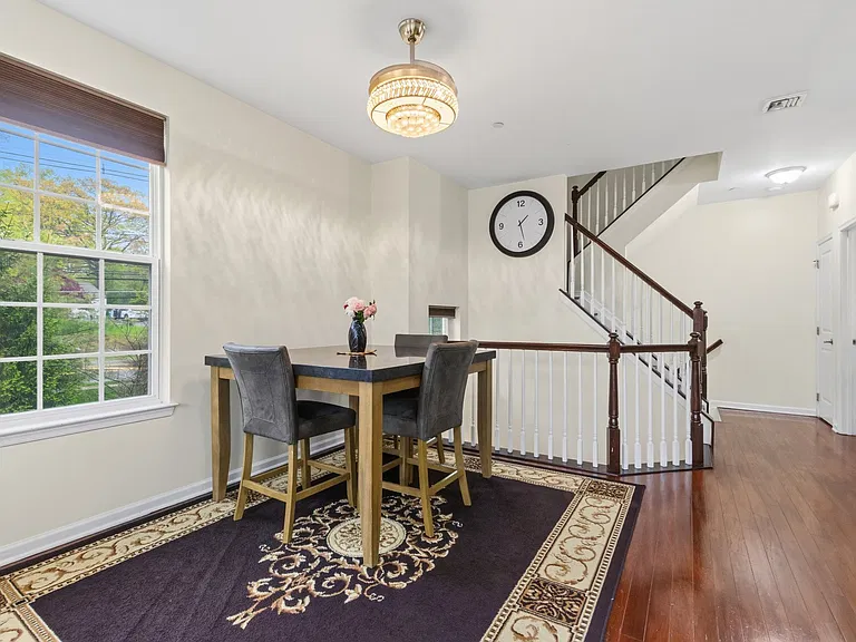 302 Rotando Way — Photo 7