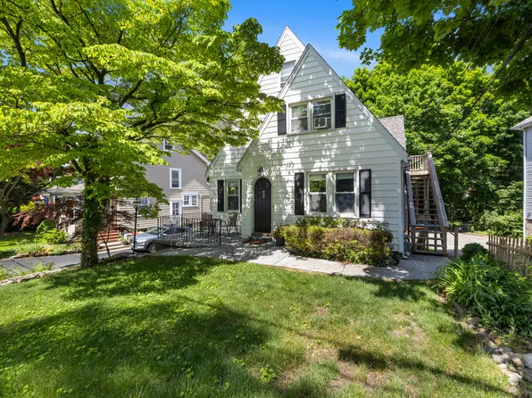 31 Coolidge Avenue, Stamford, CT 06906