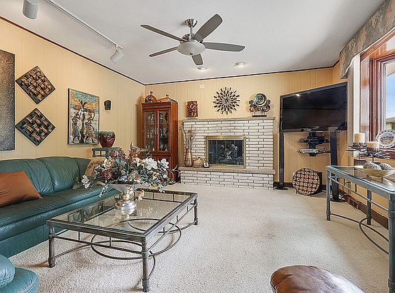 4th image of 17130 Langley Ave