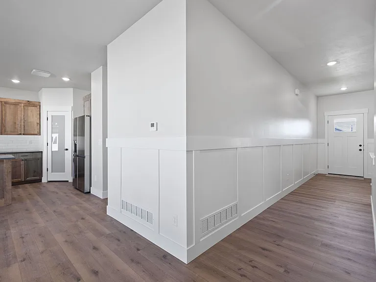 656 Jeanine Dr — Photo 34