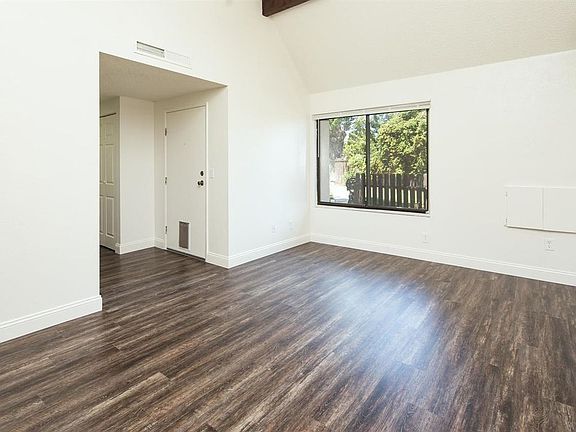 3rd image of 1032 Baywood Dr APT C