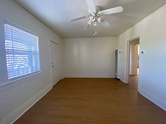 3rd image of 2226 Sutterville Rd APT C