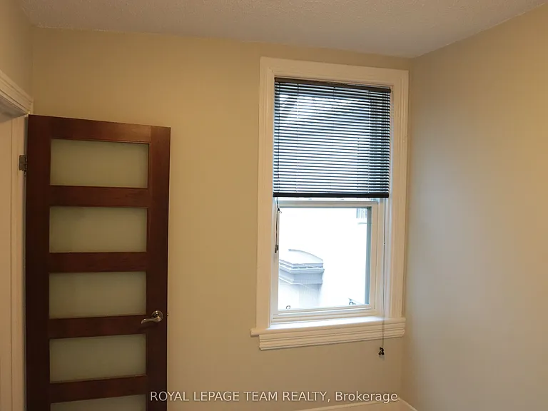35 Ivy Cres — Photo 10