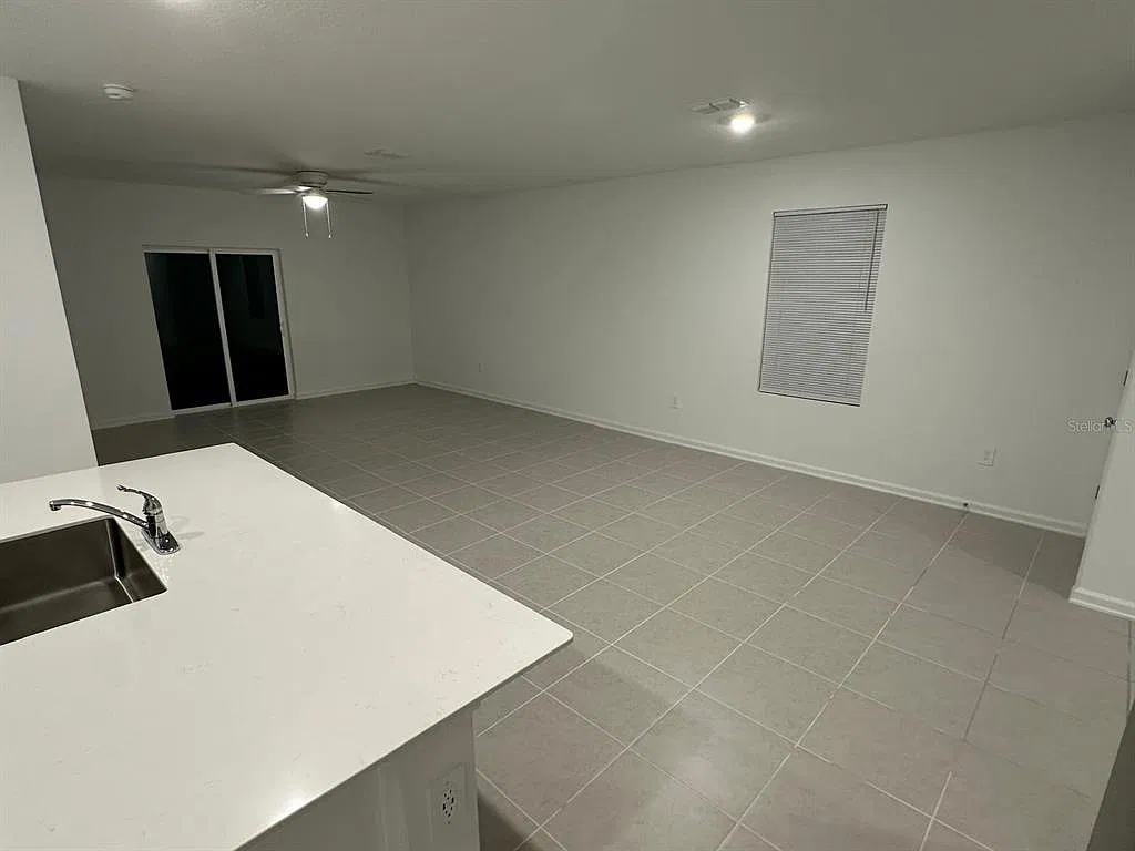 6 bed, 3.0 bath, 2469 sqft, $2,310 — Photo 4