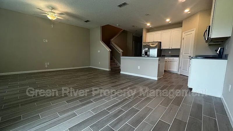 3 bed, 2.5 bath, 1574 sqft, $1,950 — Photo 4
