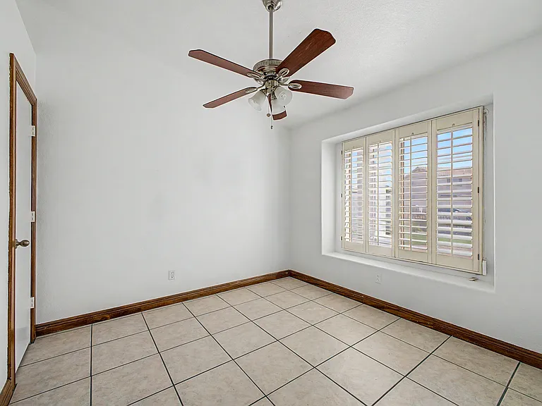 8544 W Holly St — Photo 18