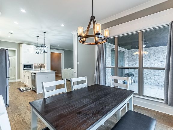 5th image of 1817 Creekview Dr