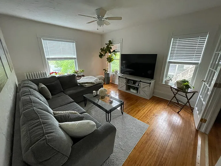 19 Circuit Ave E #2 — Photo 6