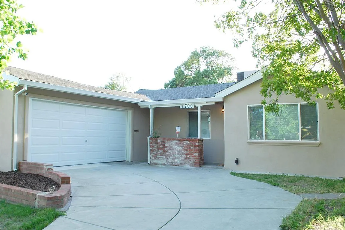 7700 Sweetbrier Way photo 1