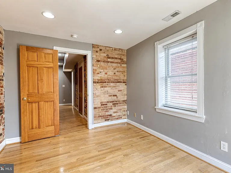 1514 Light St — Photo 15