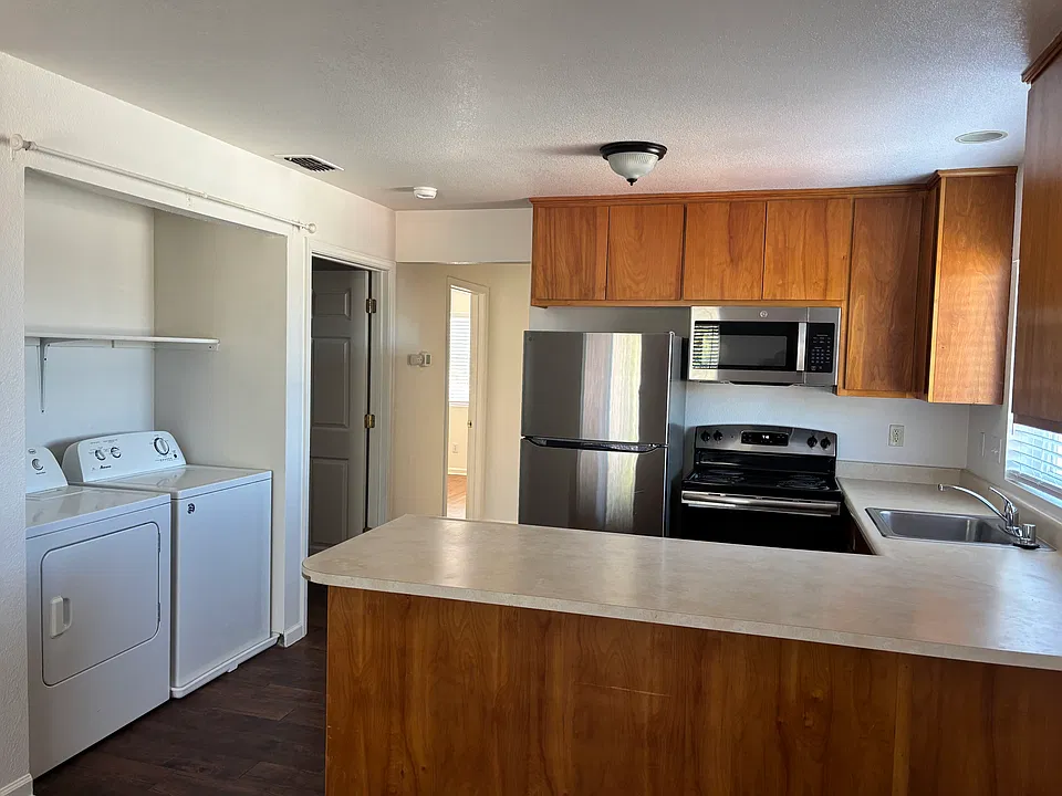 2720 Arcadia Dr #4