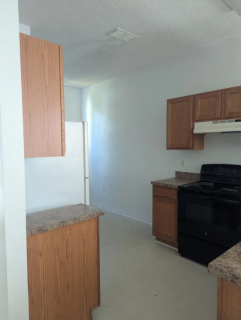 Great family home with 4 bedrooms, 2 bath — Photo 2