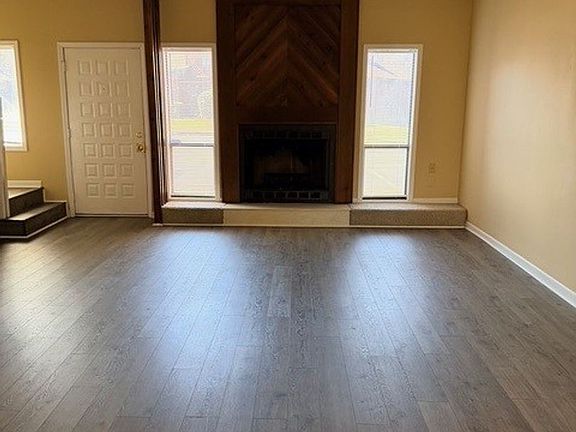 3rd image of 309 Rock Knoll Dr