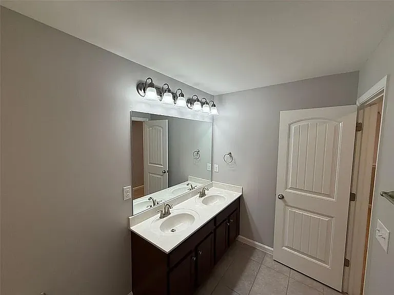 2460 Laurel Gate Ln — Photo 2