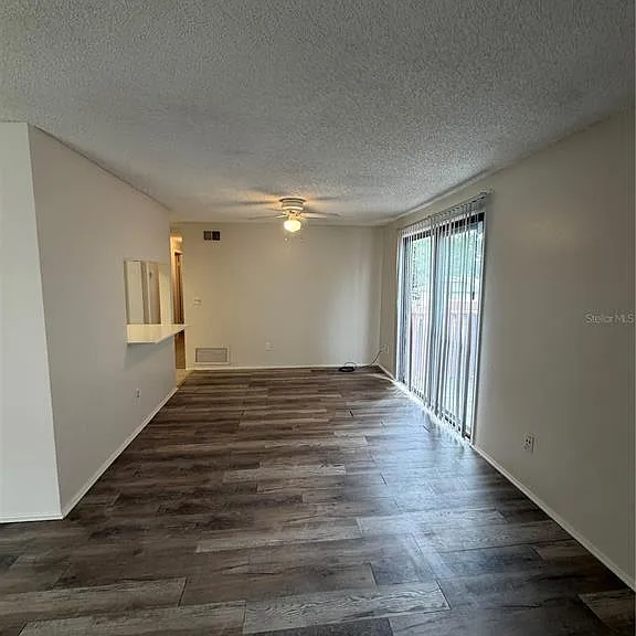 4911 Silver Oaks Vlg #F — Photo 6
