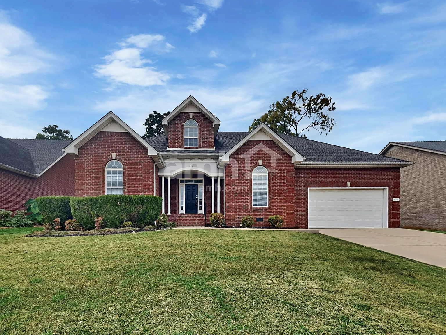 3 bed, 2.5 bath, 2447 sqft, $2,440 — Photo 1