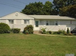163 Bergen St, Port Jefferson Station, NY 11776