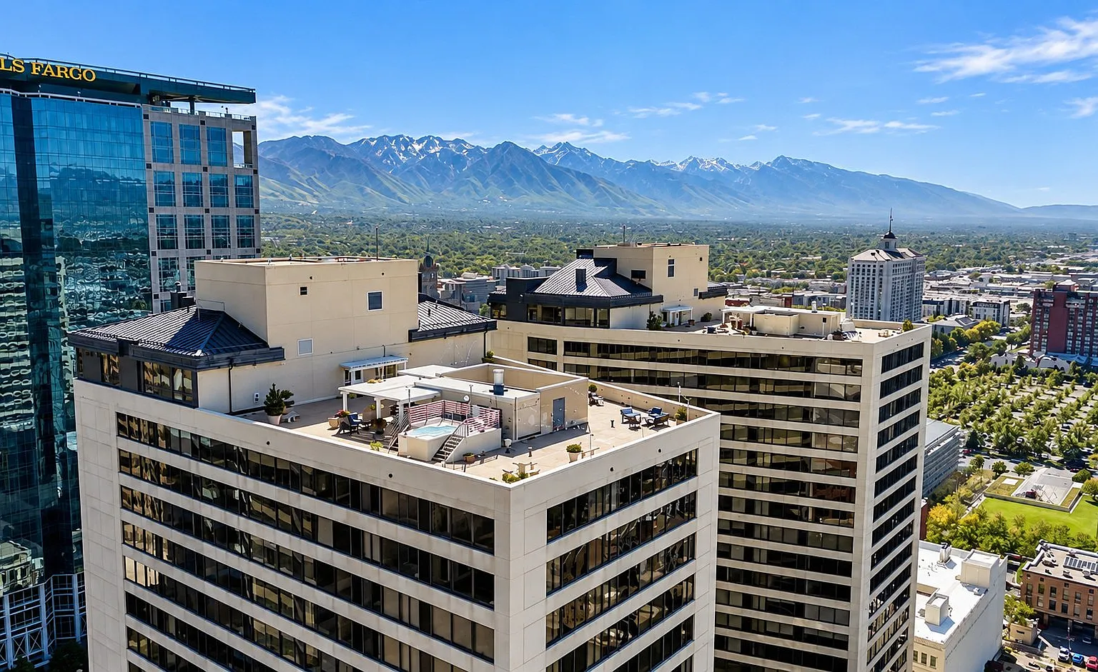 American Towers Condominium — Photo 3
