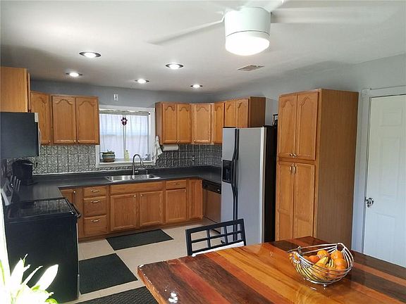 2nd image of 512 Crandle Dr