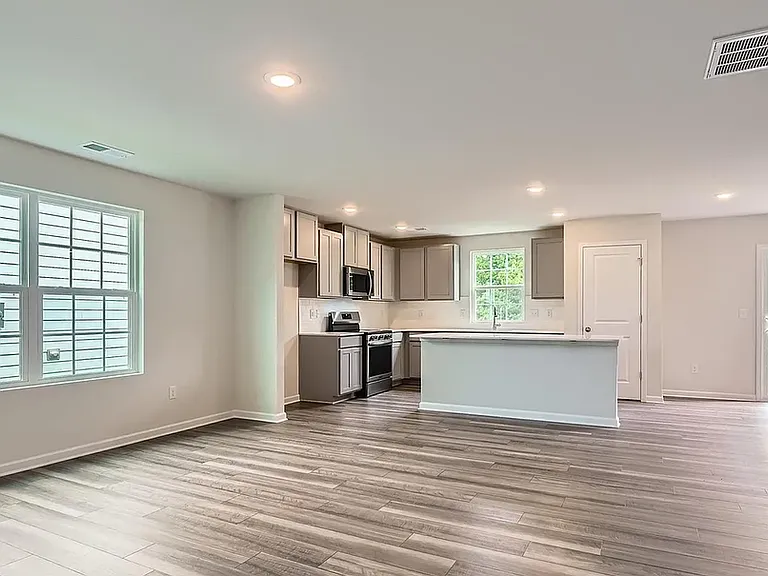 1543 Cottage Creek Dr — Photo 2