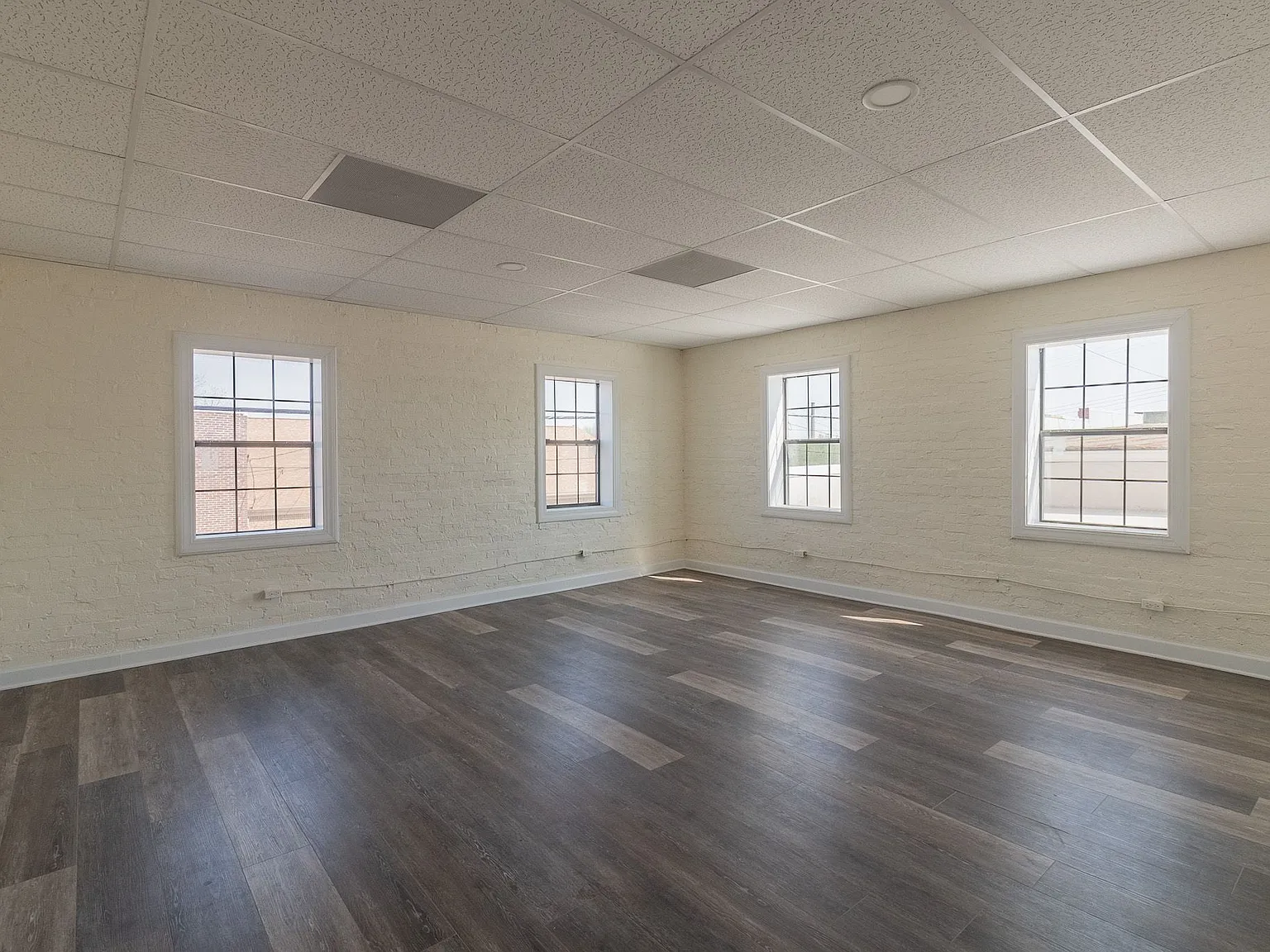 39 S Jackson Ave - Suite B - 1 — Photo 2