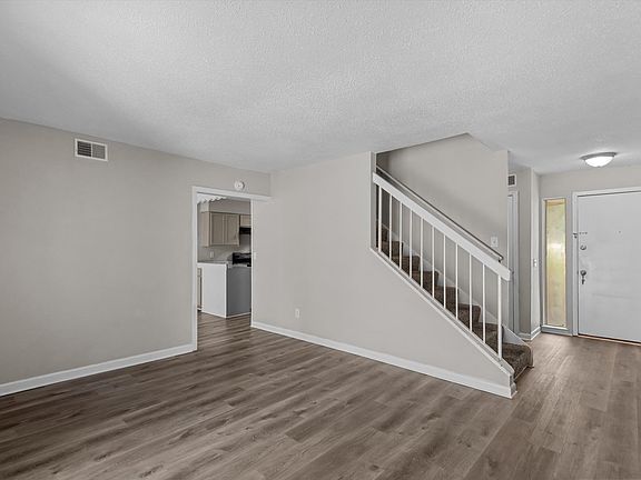 4th image of 104 Townhome Ct