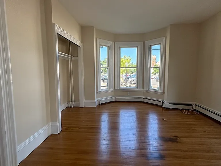 32 Cottage St #3 — Photo 4