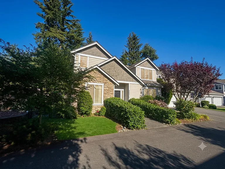 8208 234th St SW — Photo 2