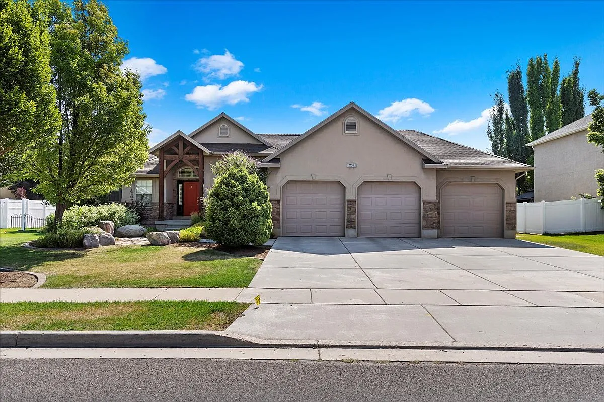 7 bed, 3224 sqft, $3,800 — Photo 1