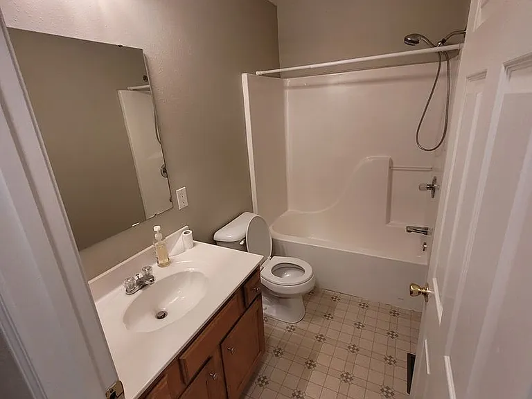 416 Shade Tree Ln — Photo 4