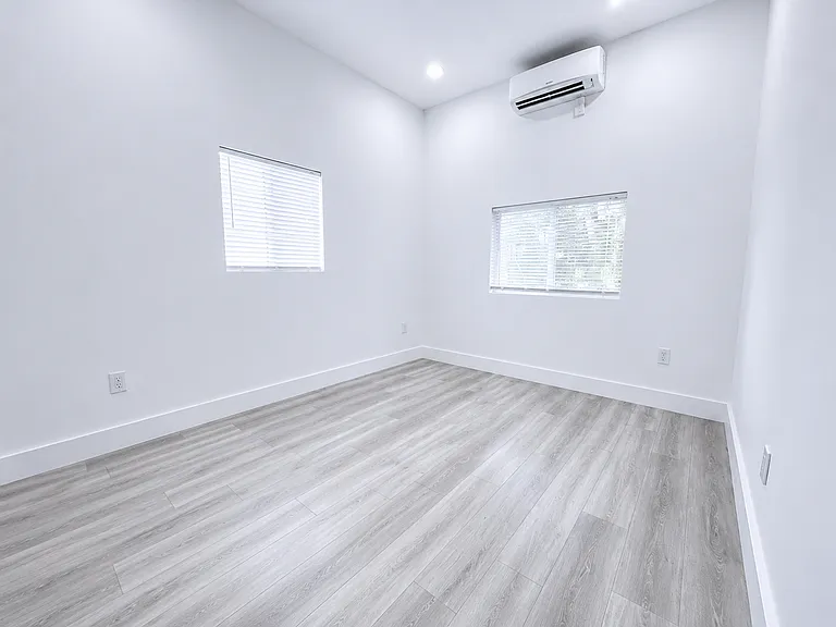 1399 NW 28th St #5 — Photo 3