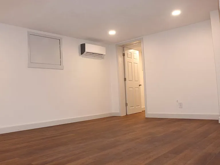 910 W York Ave — Photo 43