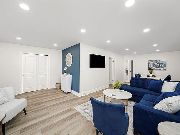 5th image of 4617 N Lowell Ave