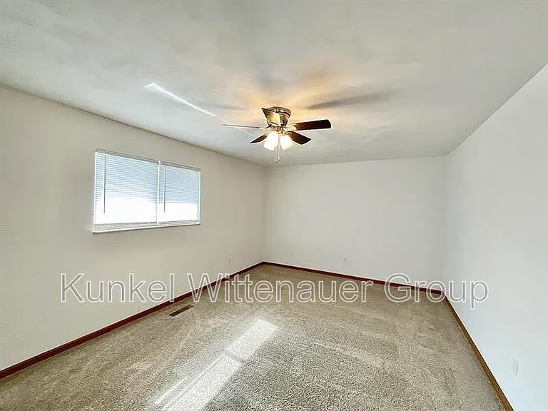 156 Marion Dr — Photo 5