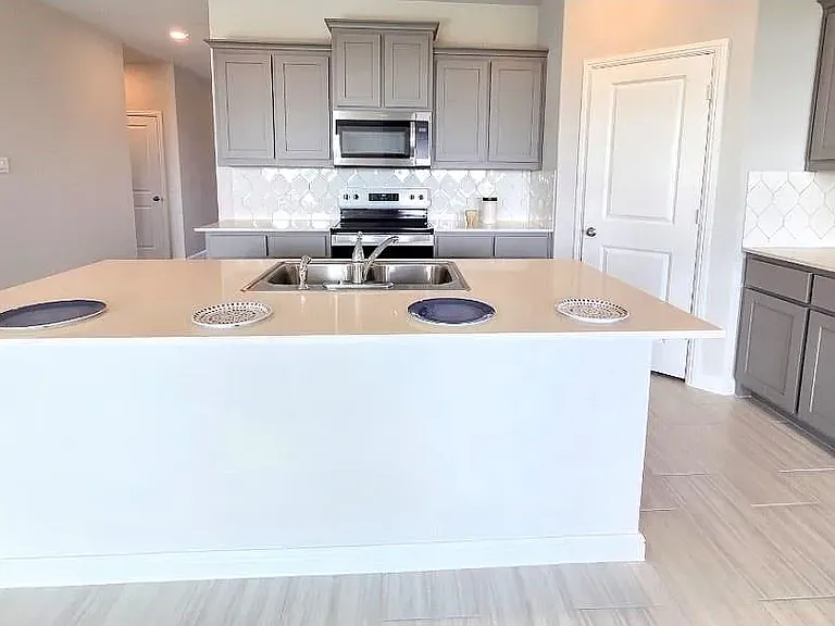 228 Tyler St — Photo 8