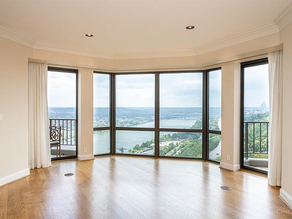 5th image of 1201 Edgecliff Pl Unit 1112