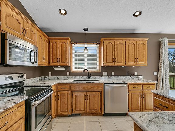 2nd image of 1002 Brook Ct