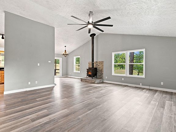 3rd image of 304 Swafford Lane