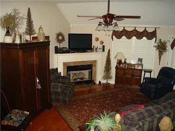 5th image of 40 Lakewood Cv