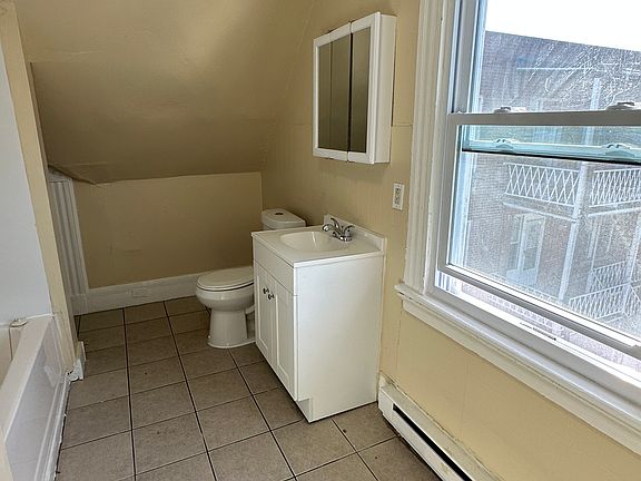 5th image of 170 Sherman Ave #C3