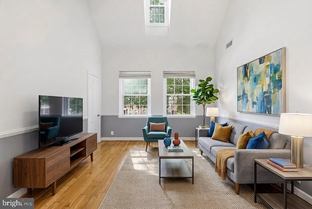 1 bed, 1.0 bath, 1008 sqft, $2,295 — Photo 1