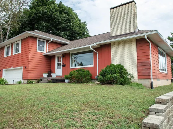 1106 10th St, Grundy Center, IA 50638
