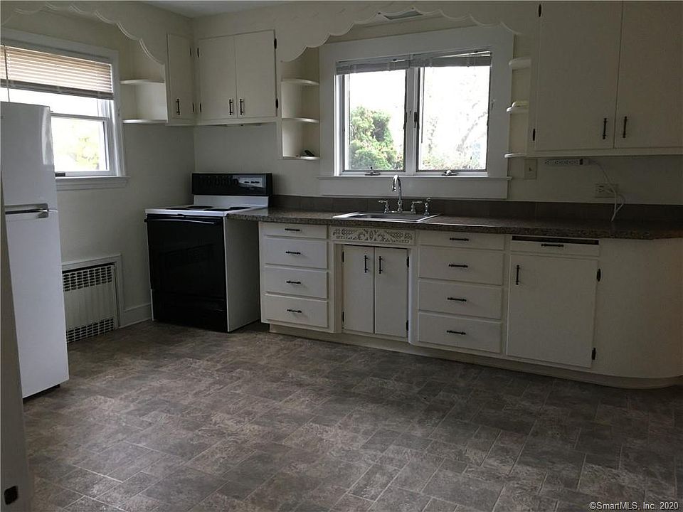 2nd image of 42 New London Rd #B