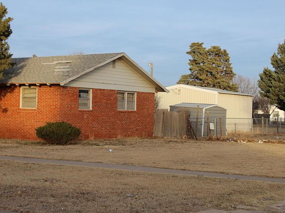 4th image of 624 N Gaines Ave